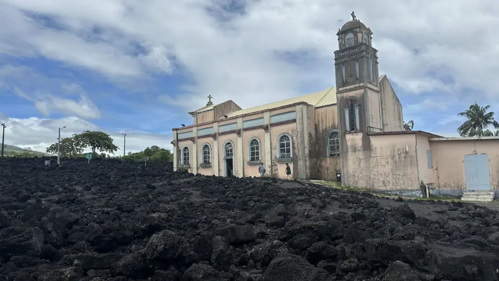 notre dame des laves la réunion